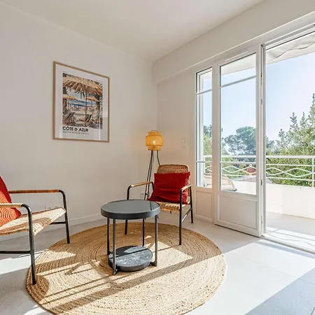 Le Grand Bois élégant Et Chaleureux Avec Balcon, Au Calme Et à Deux Pas Du Centre-ville *