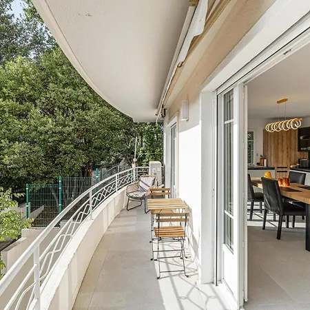 Le Grand Bois Elegant Et Chaleureux Avec Balcon, Au Calme Et A Deux Pas Du Centre-ville Κάννες