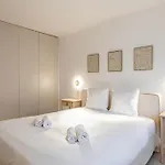 Le Grand Bois Elegant Et Chaleureux Avec Balcon, Au Calme Et A Deux Pas Du Centre-ville Cannes