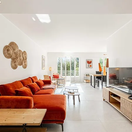 Le Grand Bois Elegant Et Chaleureux Avec Balcon, Au Calme Et A Deux Pas Du Centre-ville Apartman *